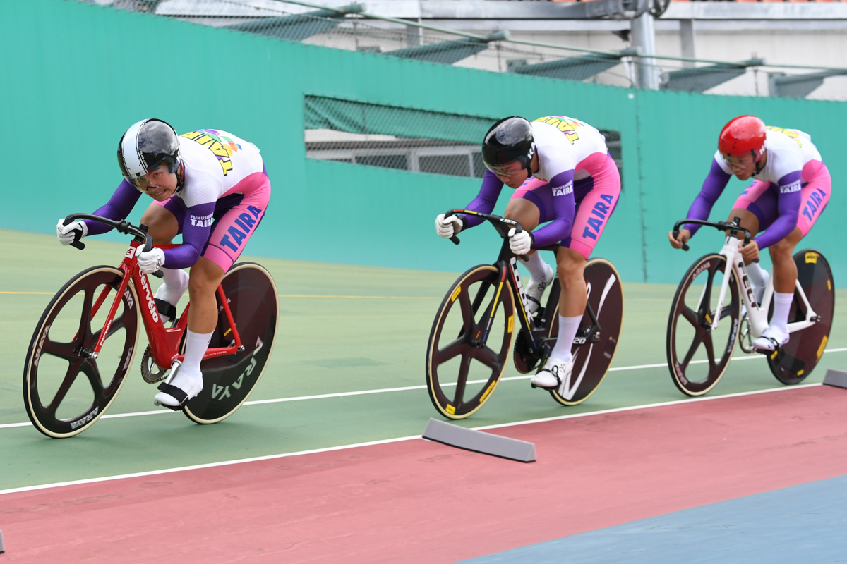 男子チームスプリント予選1位 平工業高校(高木、山崎、大井川)1分16秒424