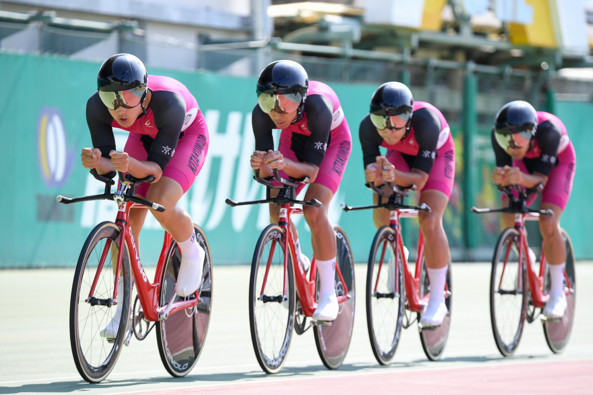 男子4kmチームパーシュート優勝　北桑田高校（西村、細谷、三宅、長島）:4分19秒985