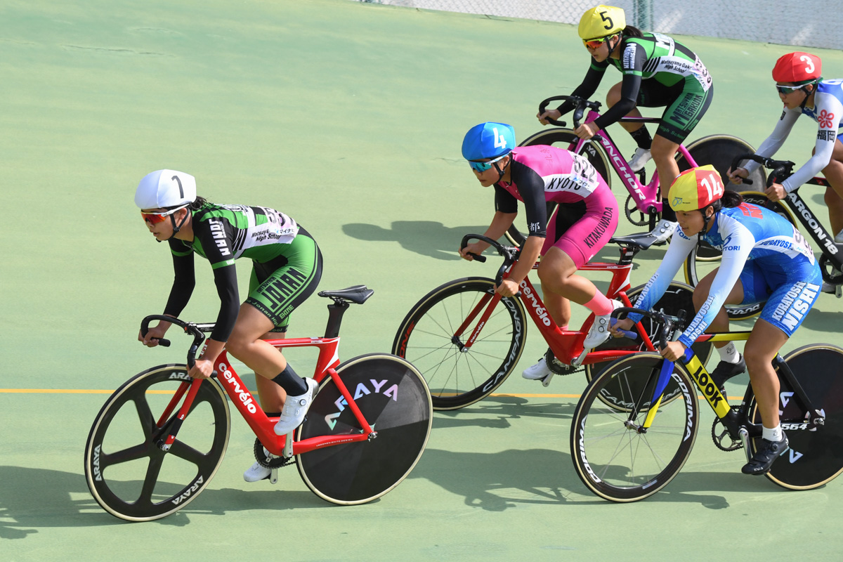女子ポイントレース 垣田真穂(松山学院高校)が序盤から積極的に動く