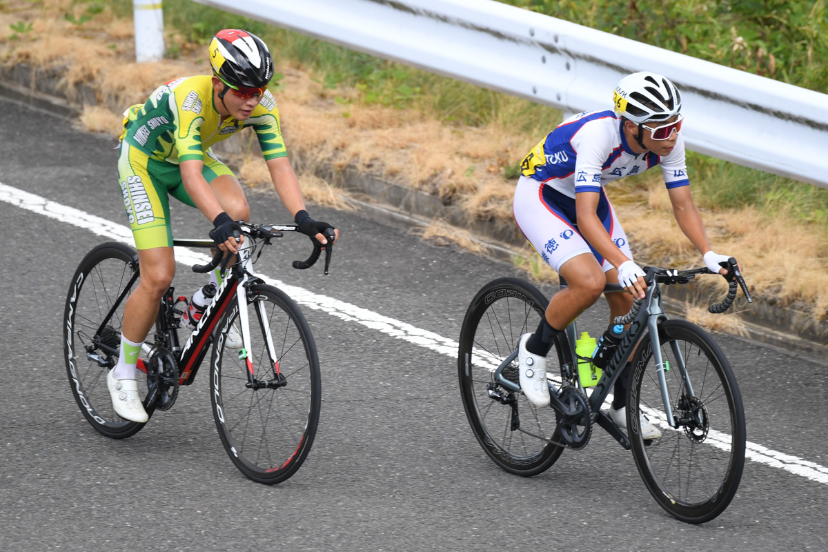 男子3周目　森田叶夢（崇德高校）と犬伏輝斗（榛生昇陽・宇陀高校）が先行