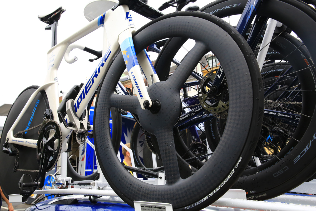 シュテファン・キュング(スイス)のバイクにはリボルバーのTroika TMDが装着されていた