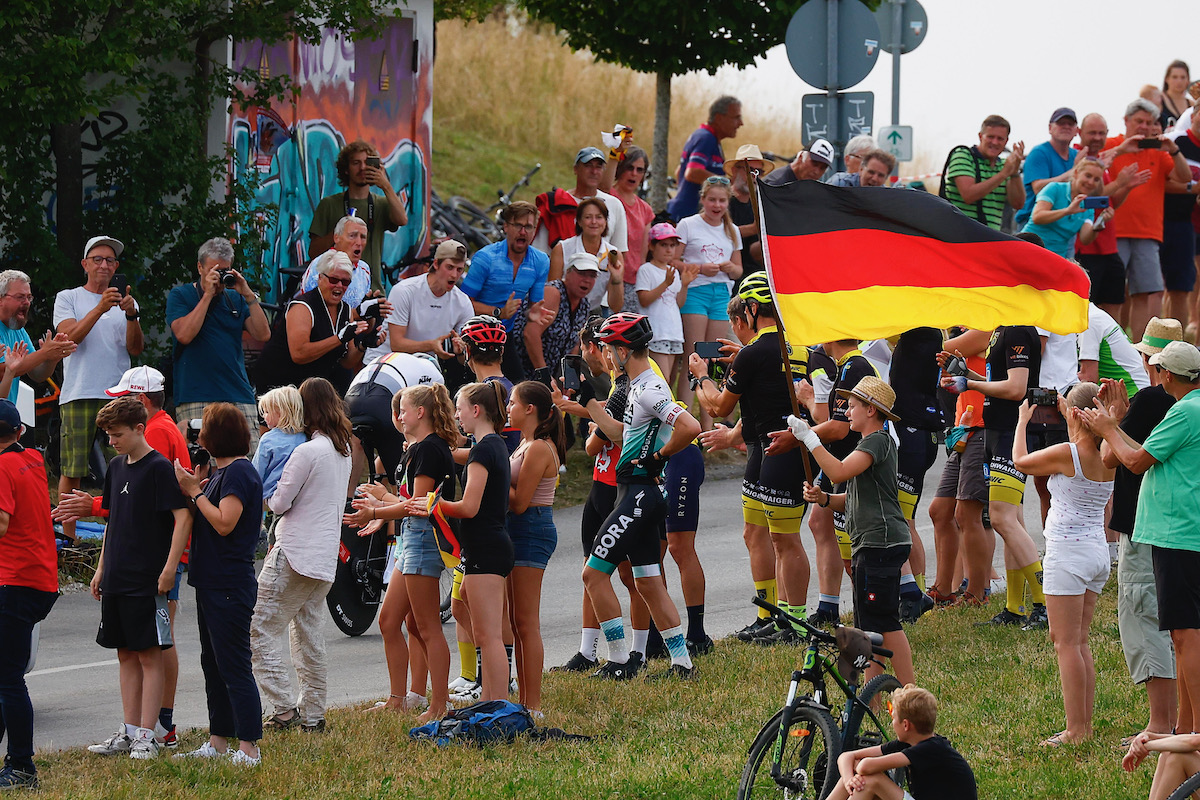 ドイツ・フュルステンフェルトブルックを舞台に行われた欧州選手権の男女個人タイムトライアル