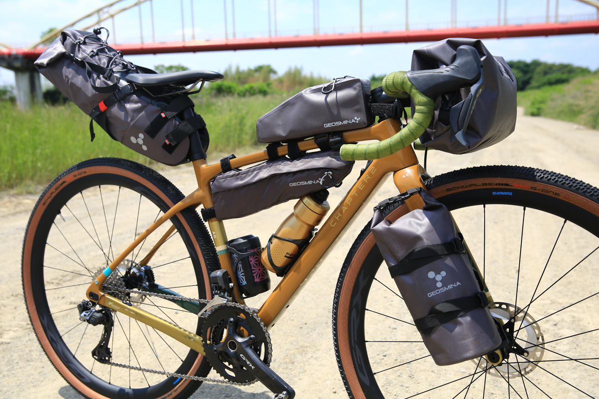GEOSMINA（ジオスミナ）のバイクパッキングバッグを装着した例