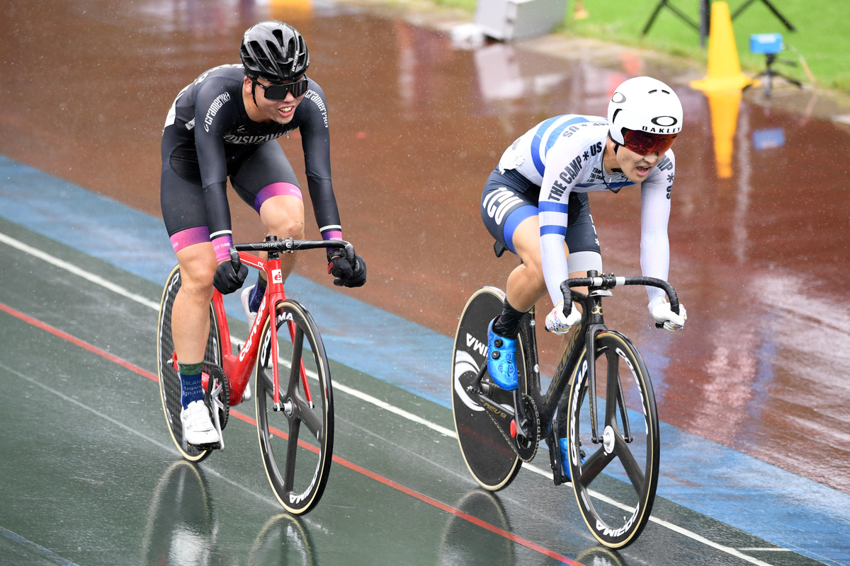 男子スクラッチ 橘田和樹(The CAMP*US)と渡邉鈴(MISUZUKO TEST TEAM)の3位争い