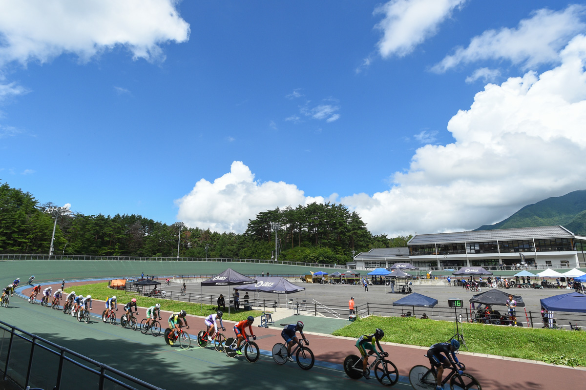 2日目は朝から夏の青空が広がった美鈴湖自転車競技場