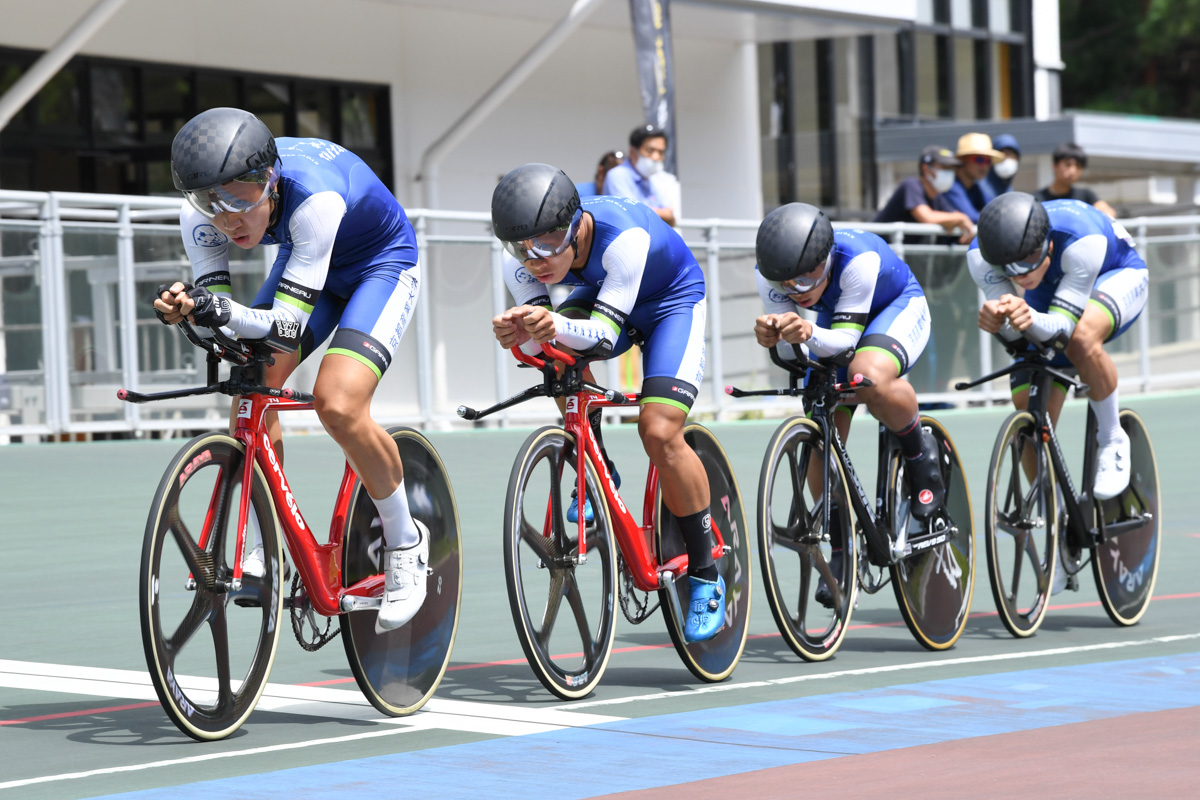 男子4kmチームパーシュート オープン参加の京都産業大学(谷内、吉田、田村、松永)4分16秒408