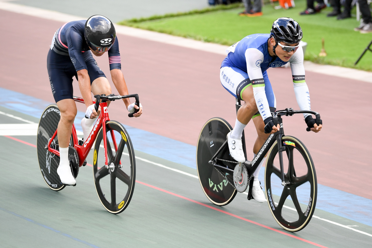 男子オムニアム・ポイントレース フィニッシュは谷内健太(京都産業大学)が1位を獲って総合首位を決める