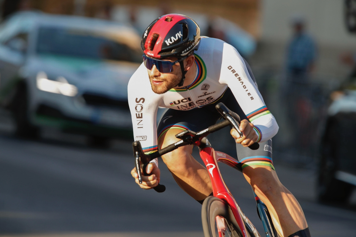 唯一の平均時速53kmを超えるスピードで優勝したフィリッポ・ガンナ(イタリア、イネオス・グレナディアーズ)
