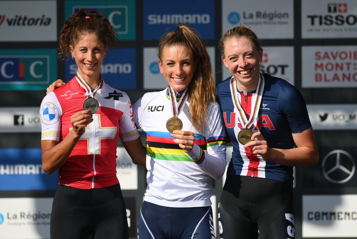 MTB世界選手権2022 XCO女子エリート表彰台:2位ネフ、1位フェランプレヴォ、3位バッテン