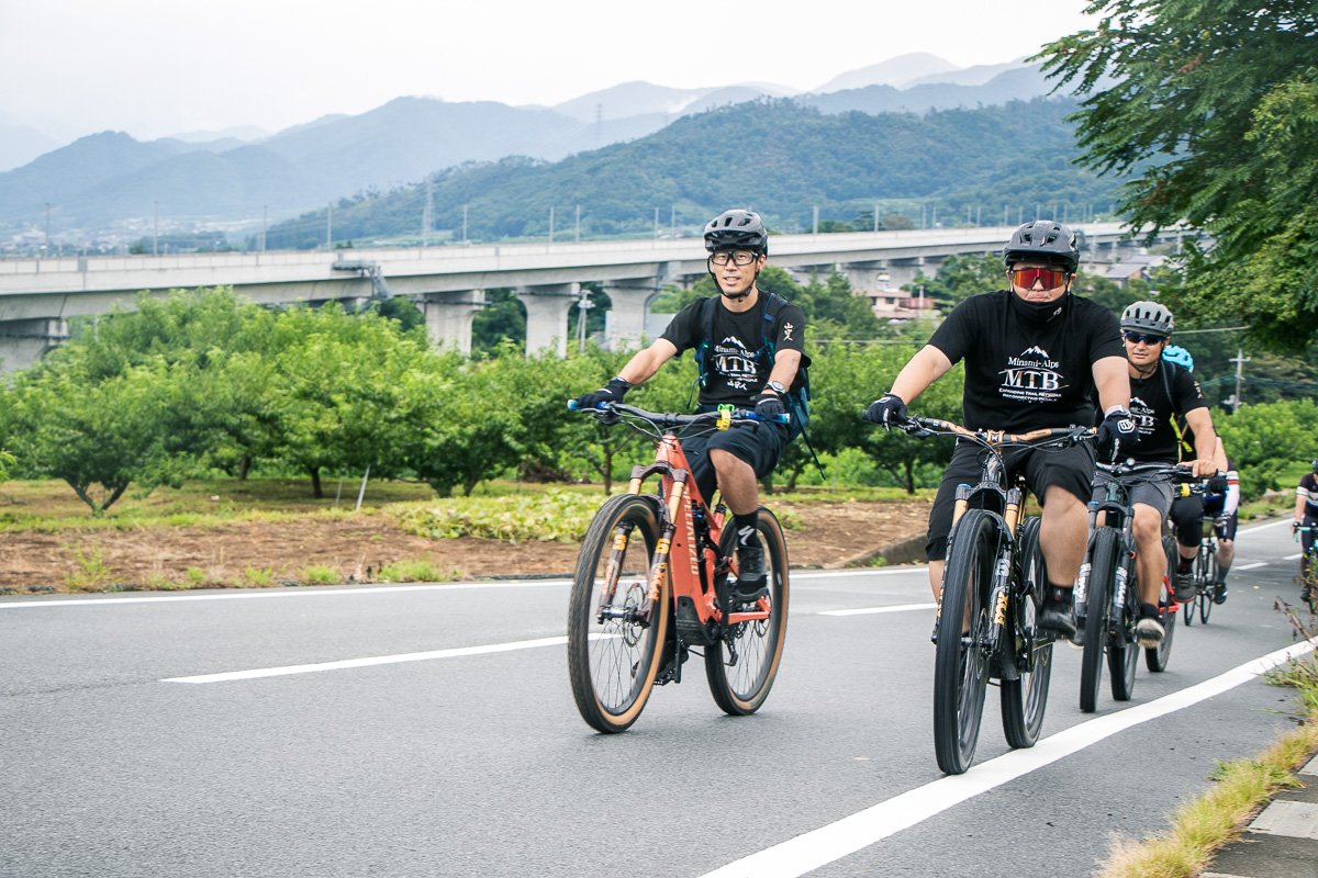 南アルプスマウンテンバイク愛好会の皆さんはE-MTBで参加