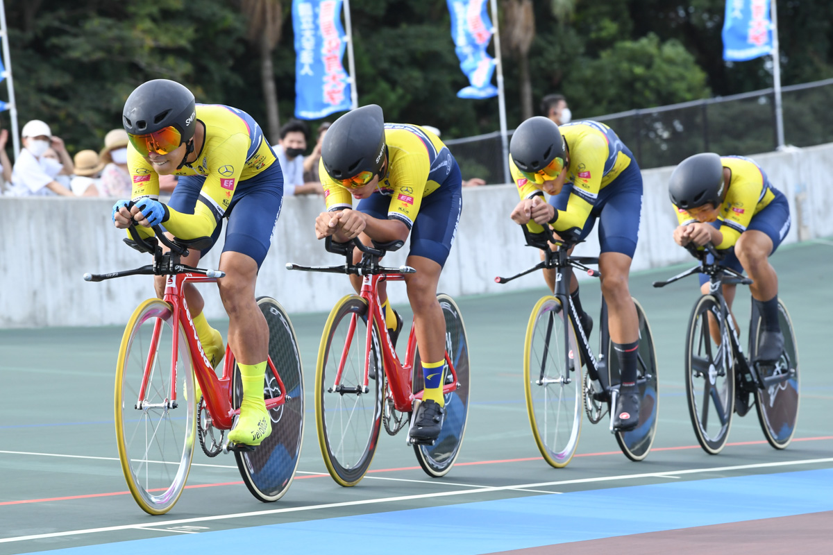 男子4kmチームパーシュート3位　鹿屋体育大学（古谷田、伊澤、津留、福迫）4分16秒144