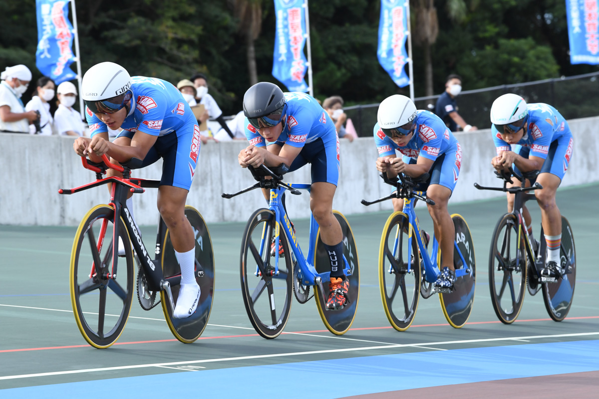 男子4kmチームパーシュート優勝　朝日大学（日比野、安達、山本、長谷川）4分14秒084