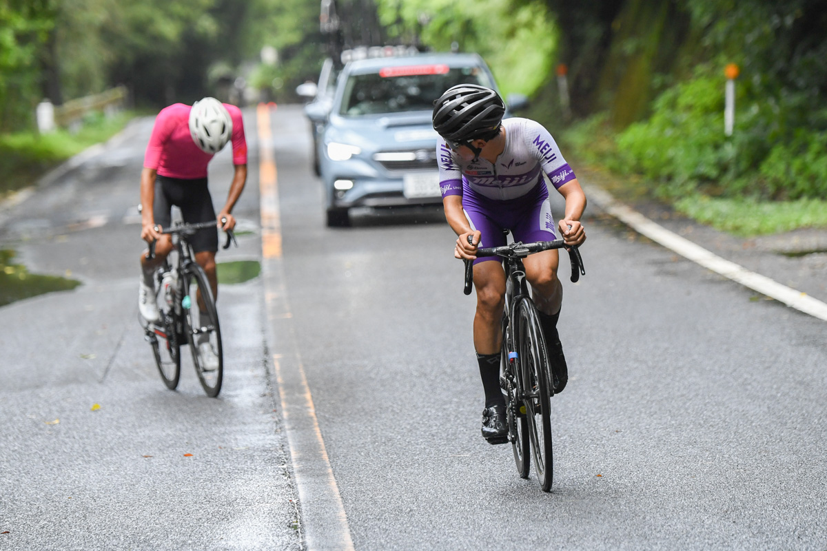 男子　最終周回残り15kmを前に谷彰太（日本大学）が遅れる