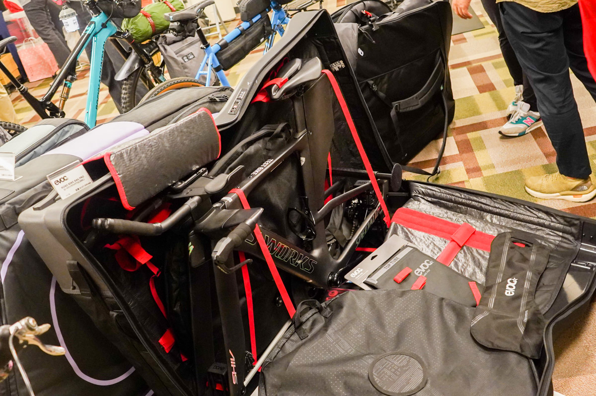 イーボックのROAD BIKE BAG PROは、ステム一体型ハンドルバーを搭載しているバイクなどにピッタリだろう