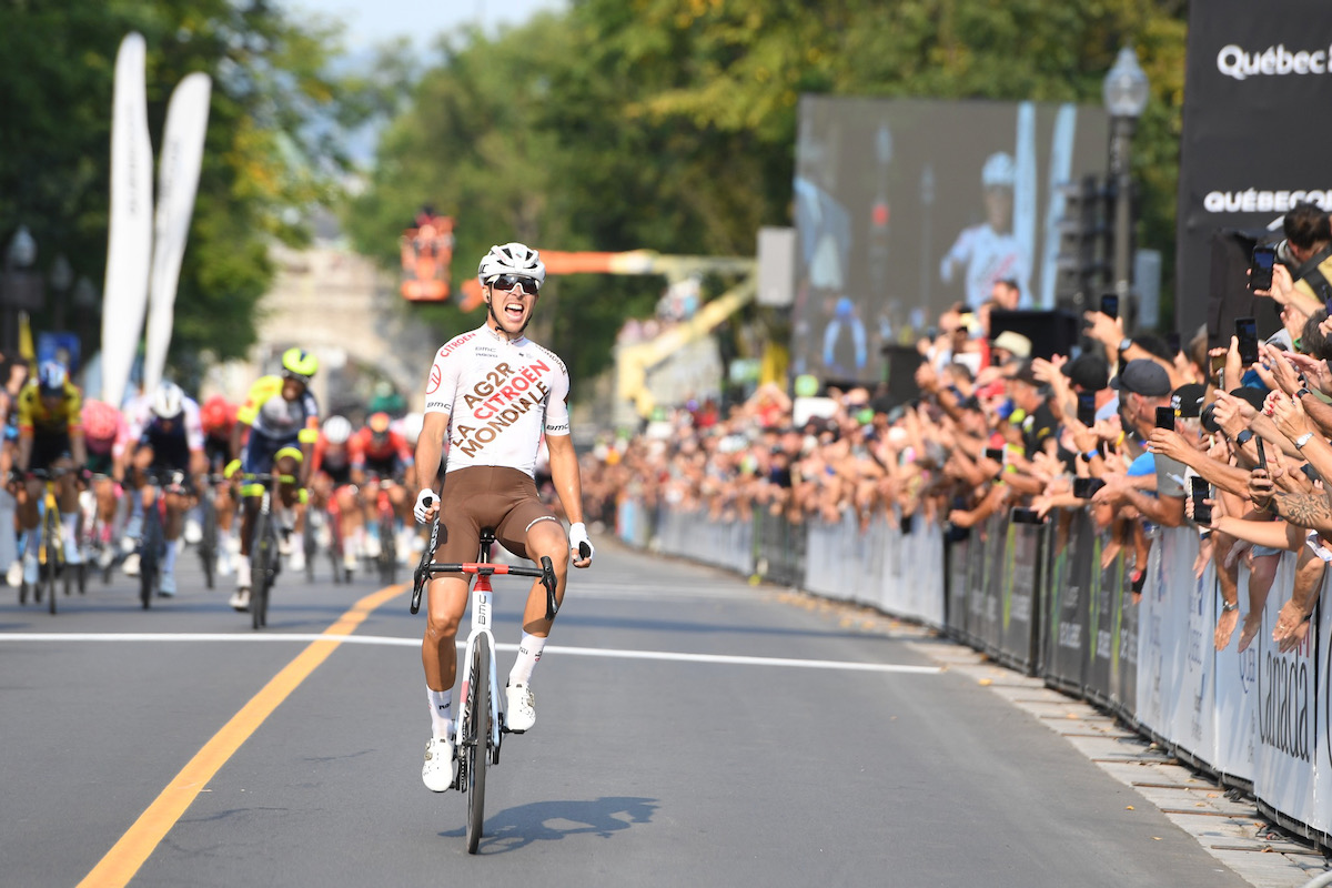 独走で勝利を飾ったブノワ・コスヌフロワ(フランス、AG2Rシトロエン)