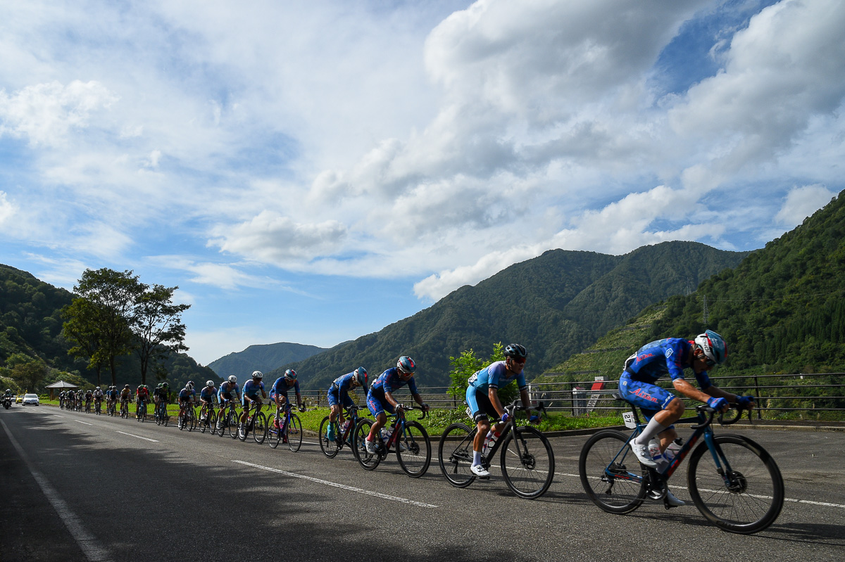 台風の影響もあってか、9月半ばでも30℃越えの真夏日の中でのレースとなった南魚沼ロードレース