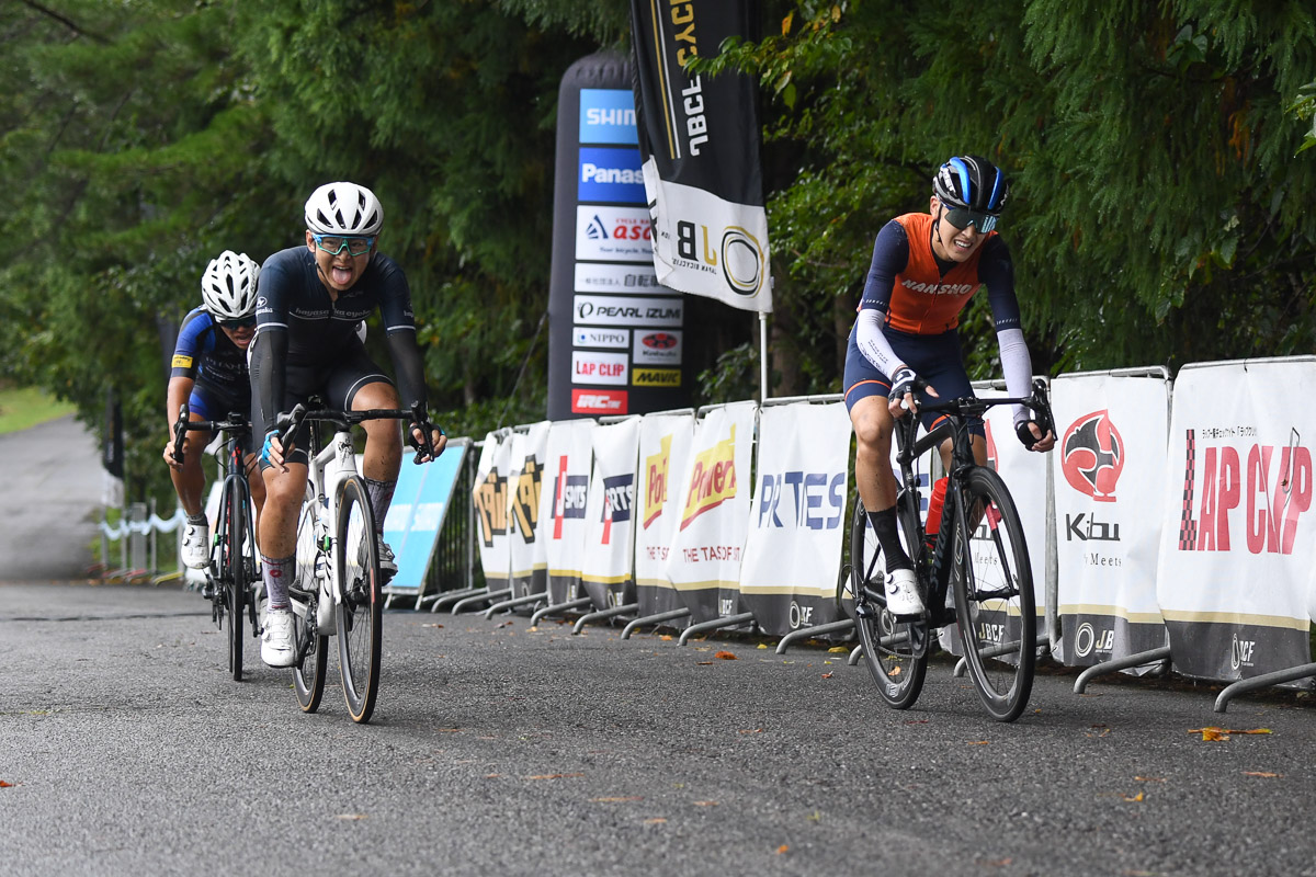 E2優勝　島崎将男（北海道帯広南商業高等学校、写真右）