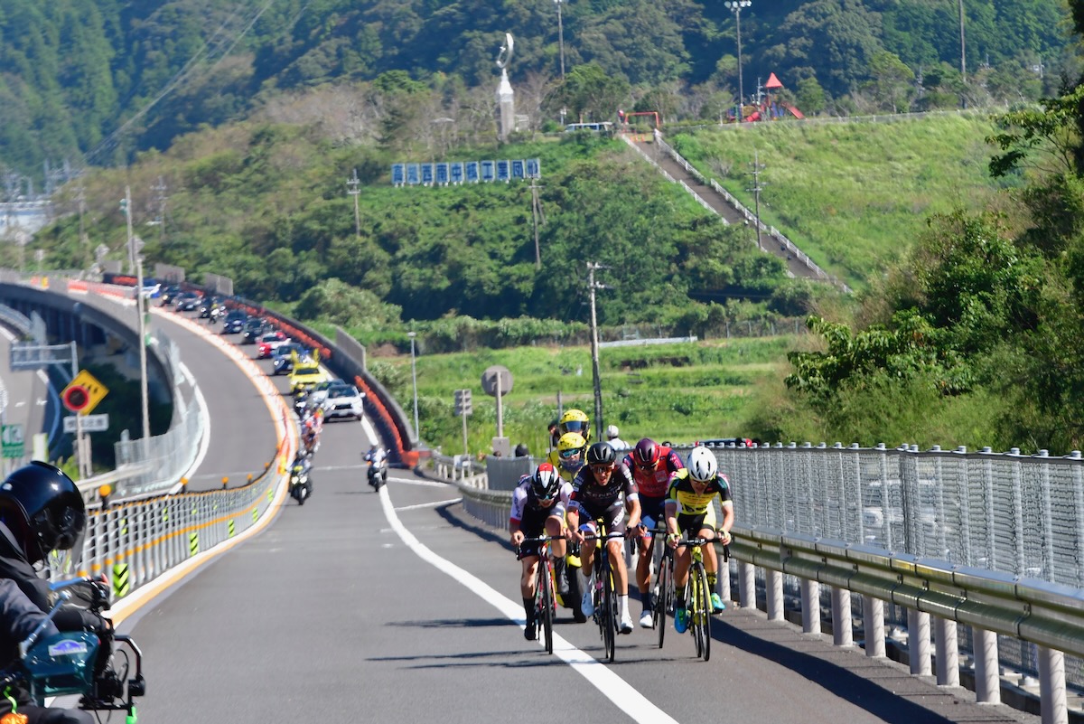 自動車専用道路がコースに組み込まれた高知県宿毛市ロードレース