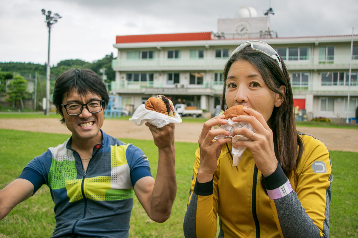 ジビエバーガーでランチ休憩中