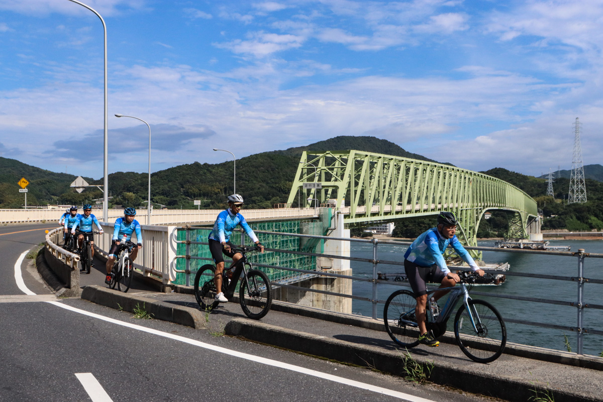 大島大橋を渡り、周防大島へ。ここからはサイクリングアイランドを謳う島の道だ