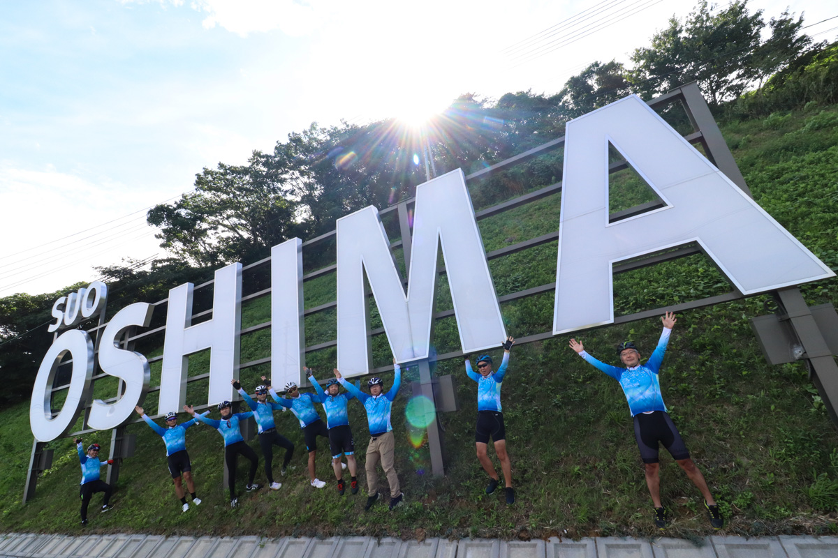 島へ渡ると大きな「SUO OSHIMA」の文字モニュメントが歓迎してくれた