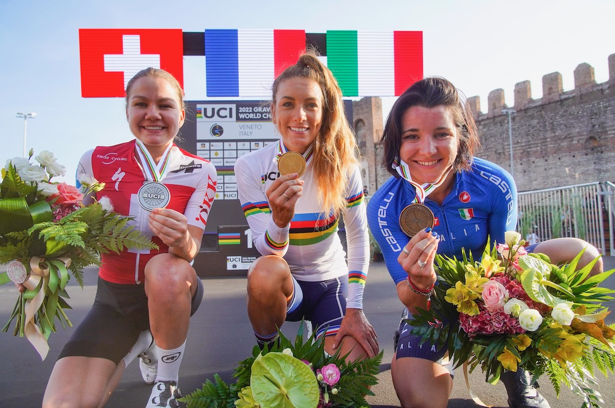 グラベル世界選手権2022女子レース表彰台