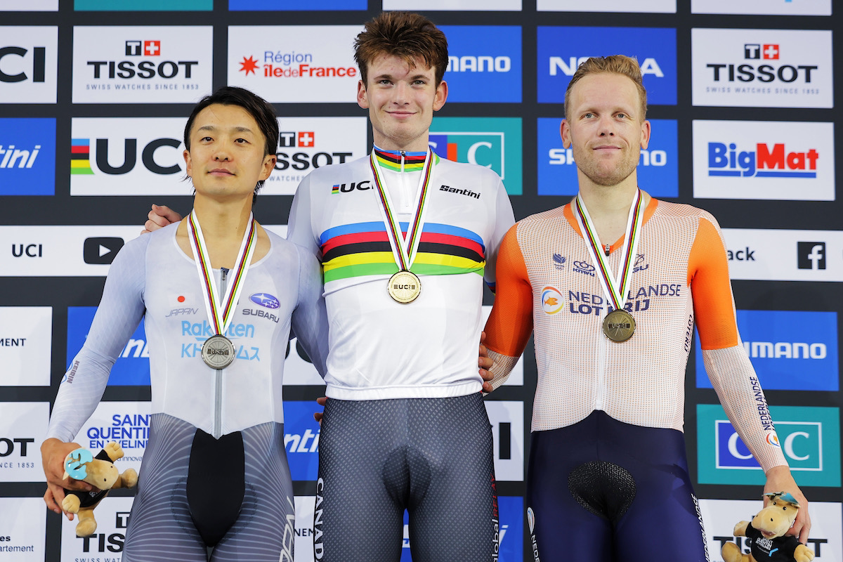 男子スクラッチ表彰台:2位窪木一茂、1位ディラン・ビビック(カナダ)、3位ロイ・エーフティング(オランダ)