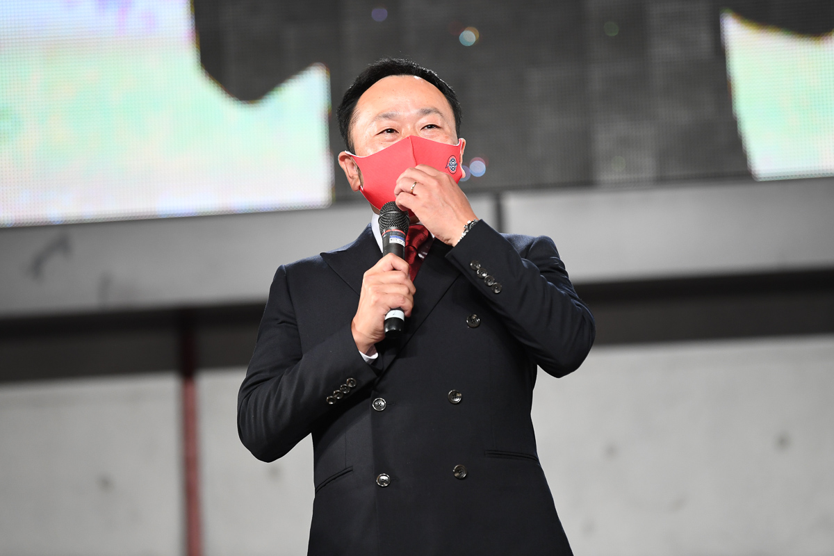 宇都宮ブリッツェンを退団する清水監督 コメントを求められ言葉に詰まる場面も