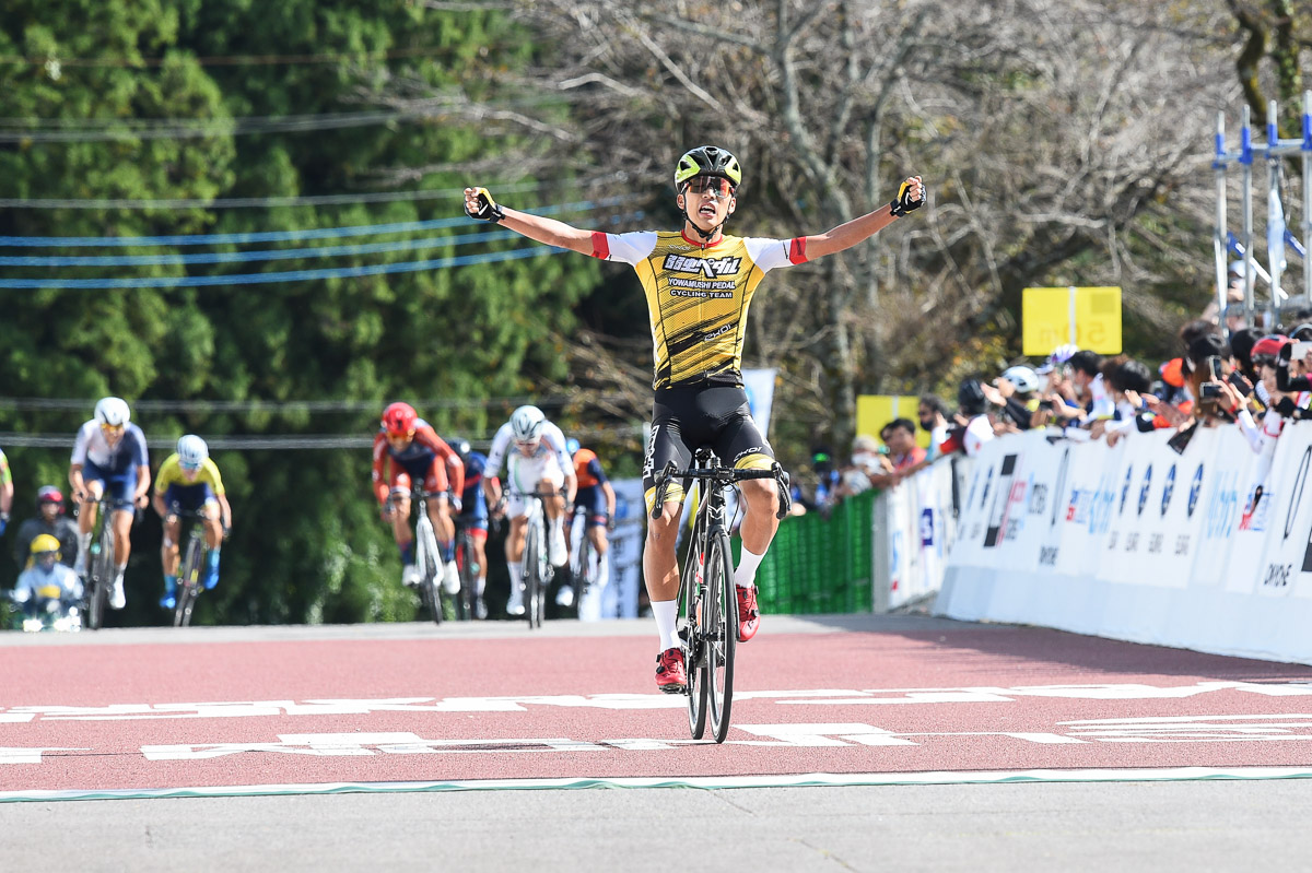オープン男子　残り1kmから抜け出した内田宇海（弱虫ペダルサイクリングチーム）が優勝