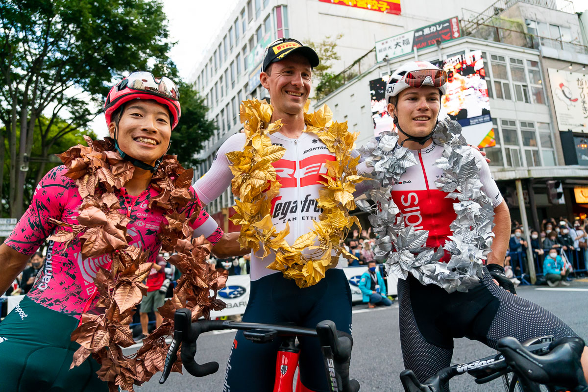 レースを終え、笑顔のトップ3