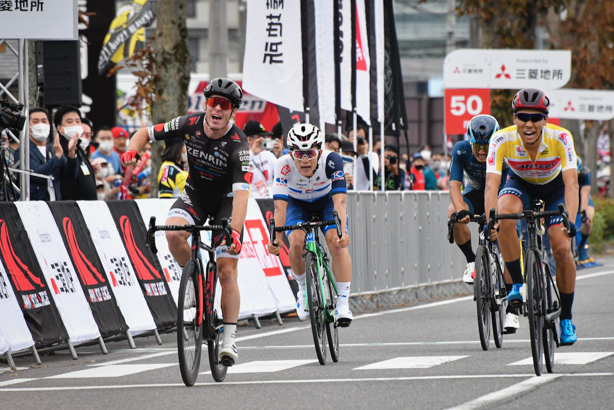 那須塩原クリテリウムを制したレイモンド・クレダー（オランダ、チーム右京相模原）