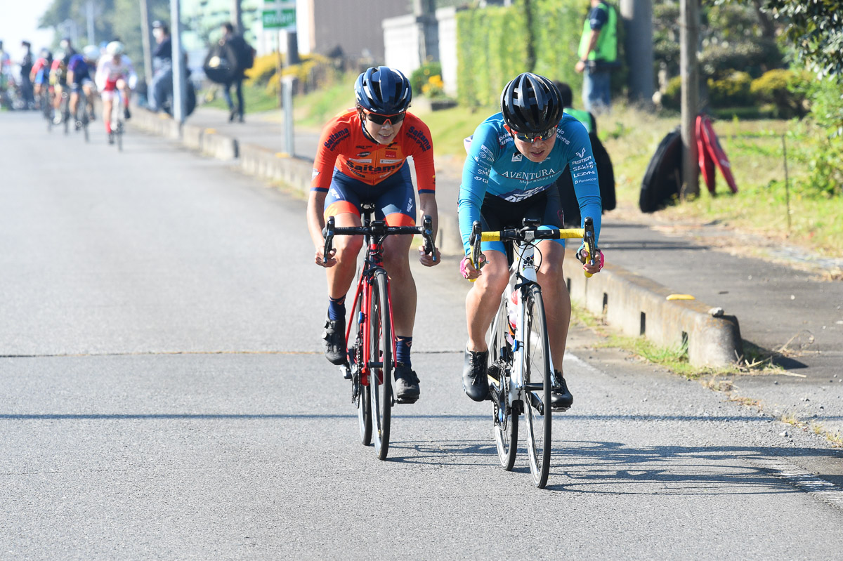 女子　残り3周、中原恭恵（AVENTURA VICTORIA RACING）と廣瀬博子(サイタマサイクルプロジェクト)が先行