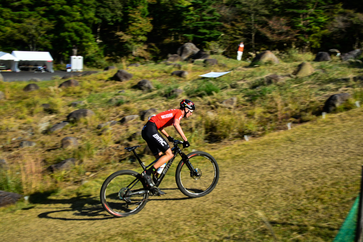 レース後半を単独で走るユーリ・ザノッティ(イタリア/BMC MTBレーシング)。平林との差は開いていく