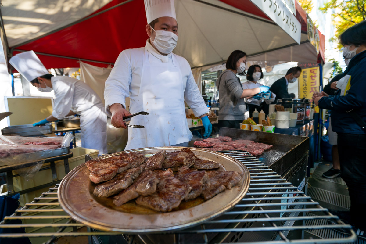 パレスホテル大宮のクラウンレストランで焼いていたジューシーなお肉