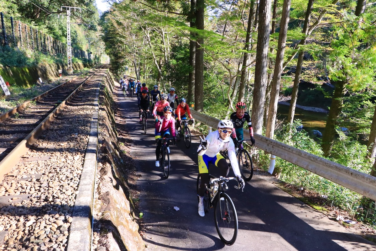 飯田線と宇連川に挟まれた、全くクルマが来ないルートをのんびりサイクリング