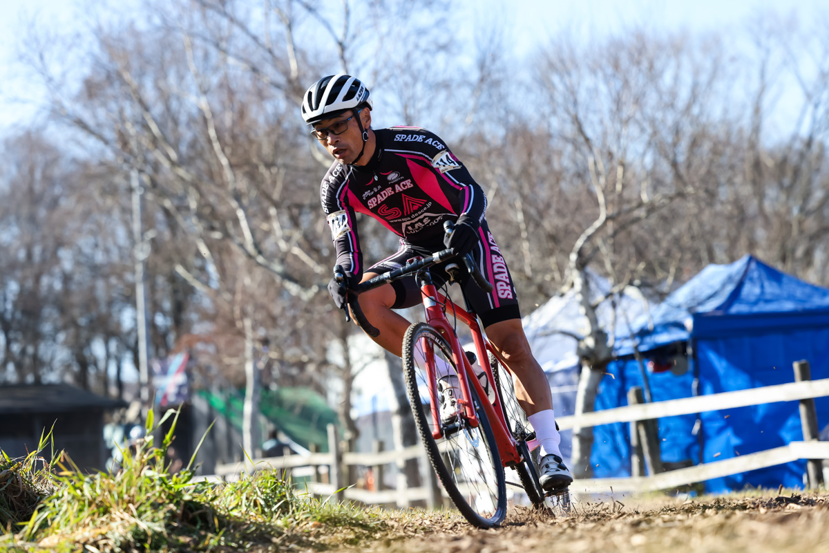 マスターズ50歳以上カテゴリーで独走する守屋清国(SPADE ACE.CX TEAM)