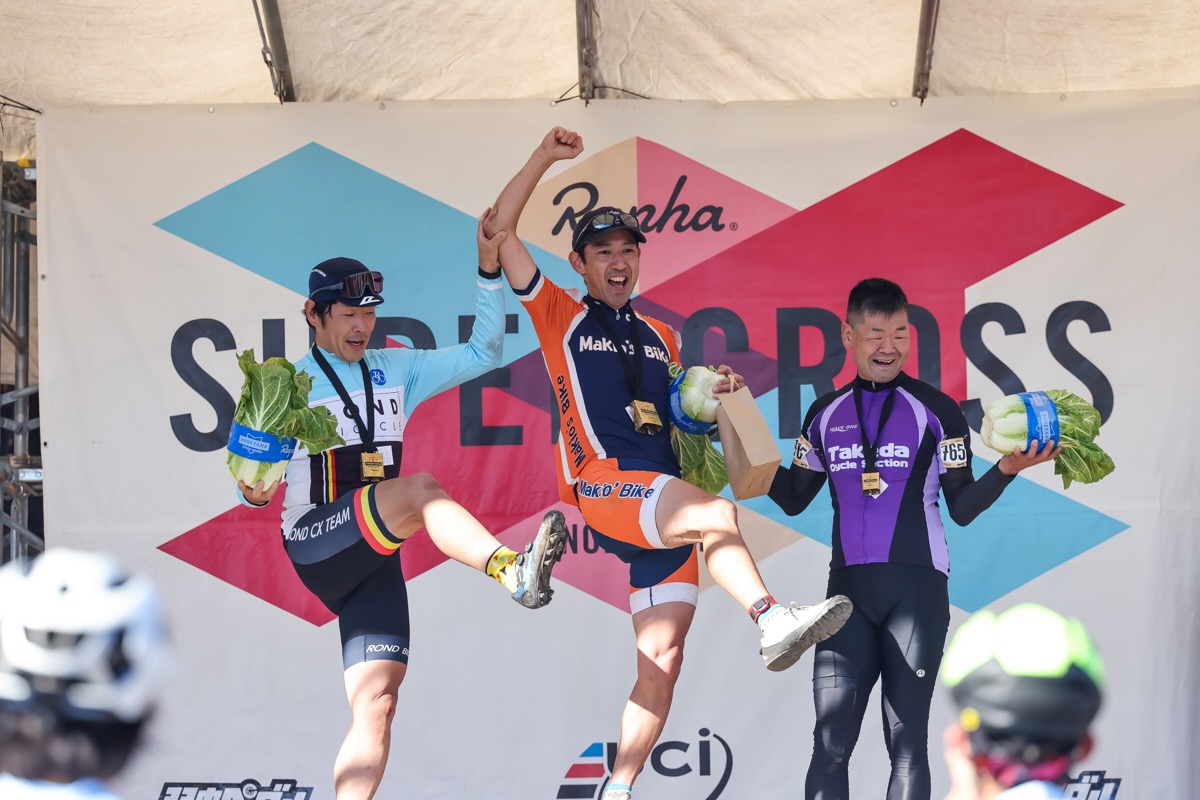 MM35+40表彰台 優勝は一枝淳二(Makio’s bike)
