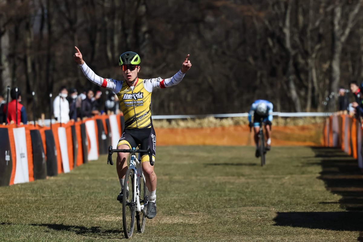 宮本を引き離して優勝した五十嵐洸太(弱虫ペダルサイクリングチーム)