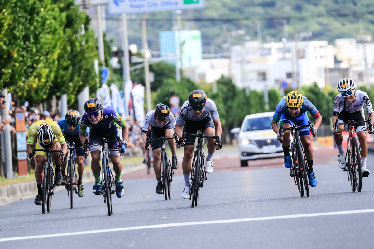 7人による2位争いのスプリントは北野普識（イナーメ信濃山形）がとる