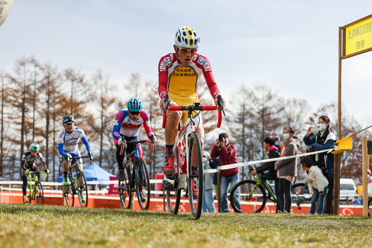 ドライコースに手を焼いたという渡辺航（総北高校自転車競技部OB）先生