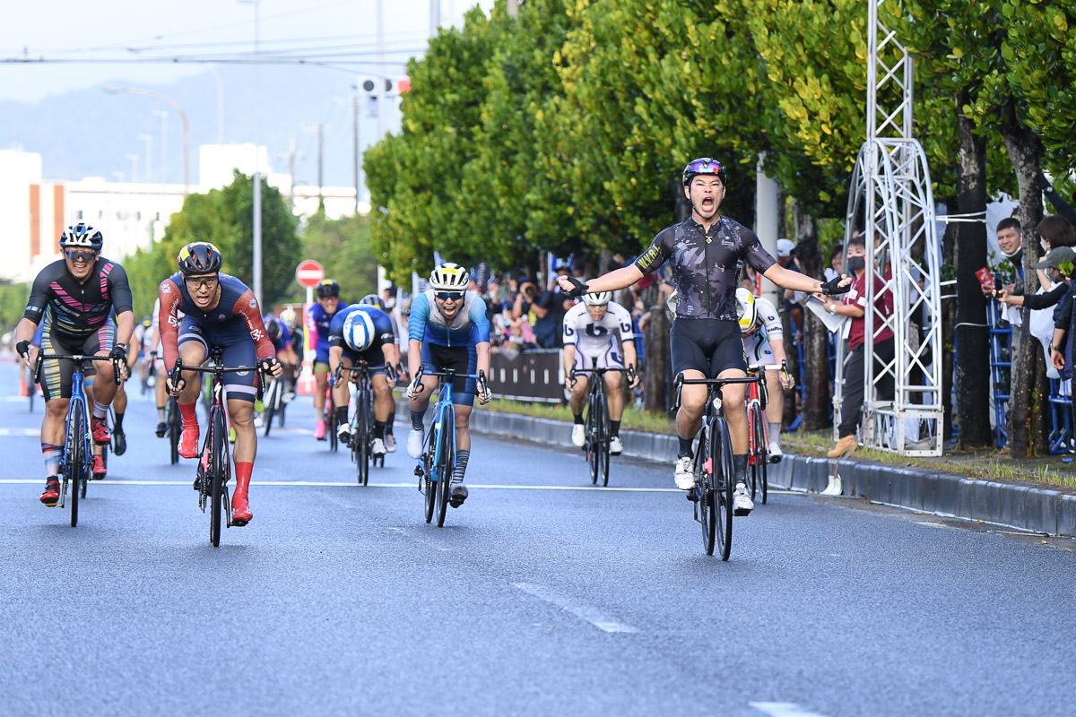 市民レース50kmオープン 石倉龍二(WINSPACE)がスプリントを制して優勝