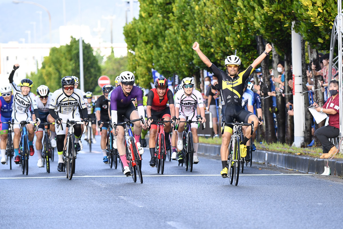 市民レース50kmフォーティ 宮澤崇史が他クラスと混乱したゴールスプリントを制して優勝