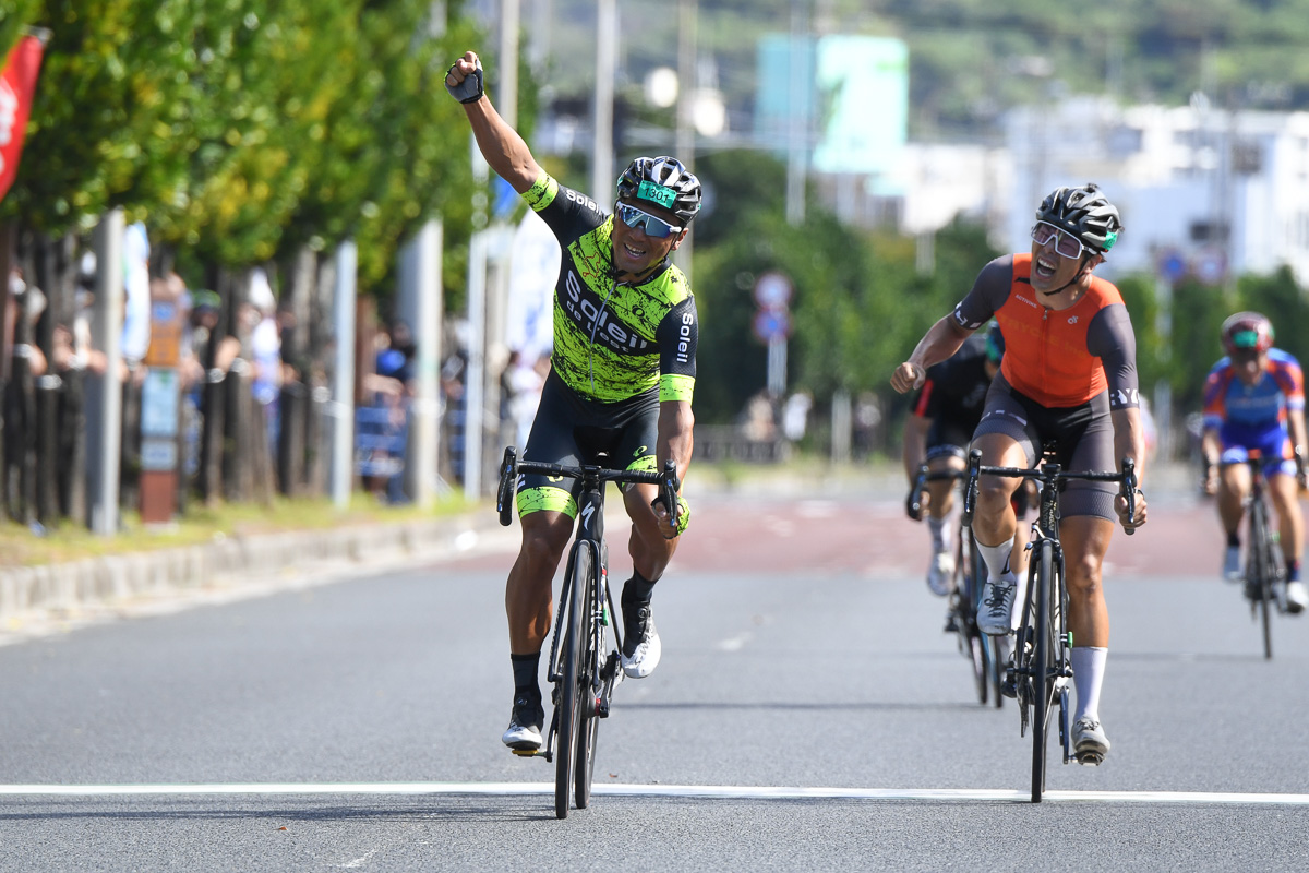 市民レース100kmオープン  小林亮が田淵君幸をスプリントで下し優勝