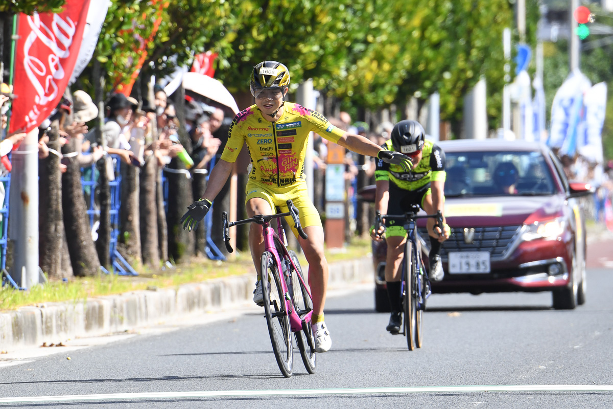 市民レース100kmマスターズ  左追間昭一が栗山和之を下して優勝