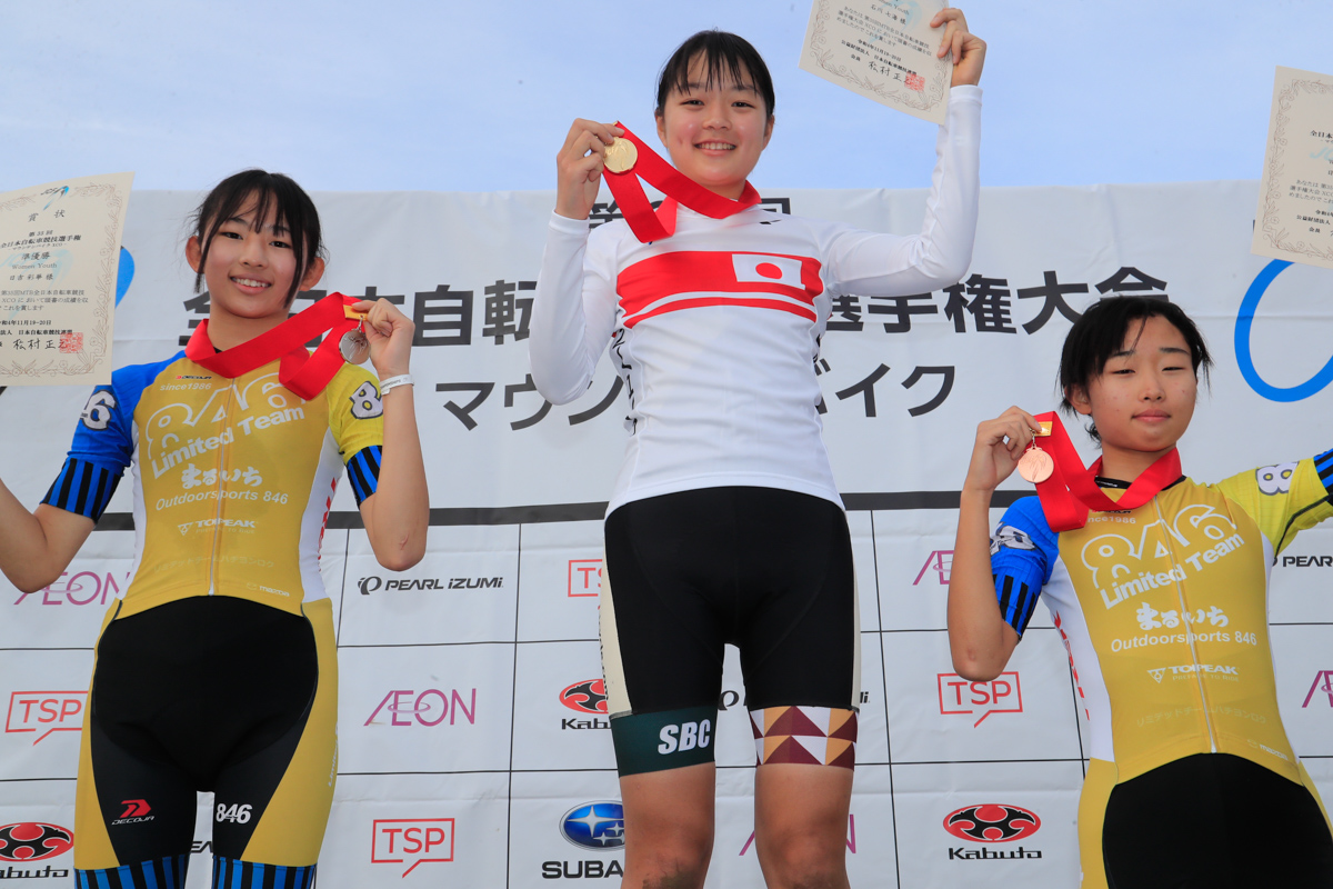 女子ユース 1位 石川七海(SBC Dirt Union)2位,日吉彩華、3位日吉愛華(ともにLimitedTeam846まるいち)