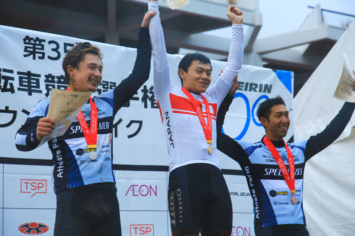 男子エリート1位 平林安里（TEAM SCOTT TERRA SYSTEM）、2位 北林力、3位山本幸平（ともにAthlete Farm SPECIALIZED）