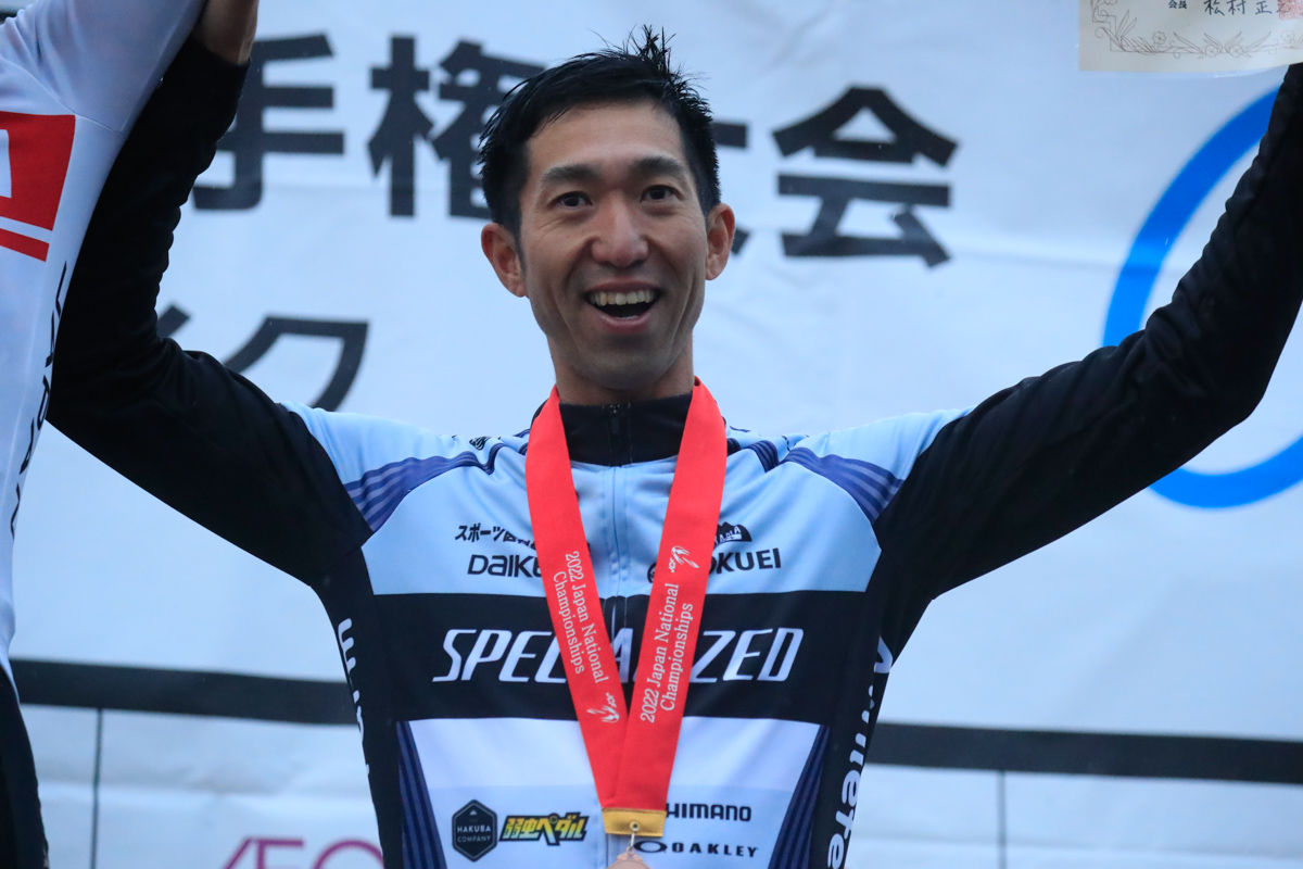 「来季はまた走る」と話した3位の山本幸平（Athlete Farm SPECIALIZED）