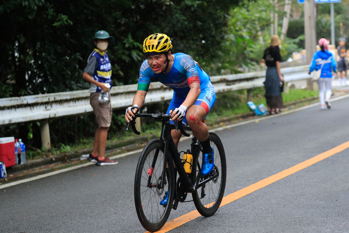 VC VELOCEの池川選手が顔から血を流しながら再合流してきた...