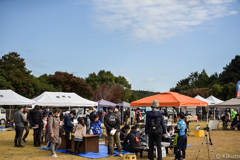 新東工業の敷地内では「東郷学び学校」との共催イベントが開催。多数のブースが展開された