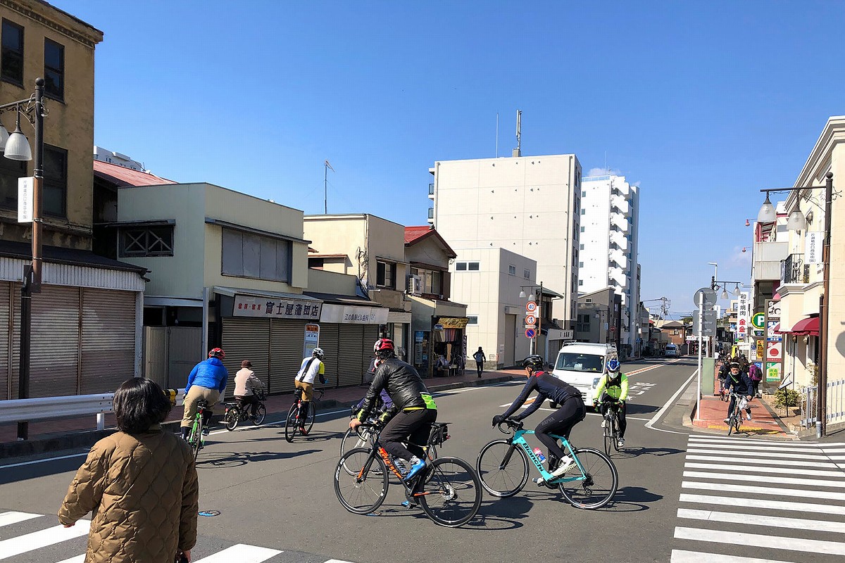 実走講習例：信号機は無いが横断歩道のある交差点の右折